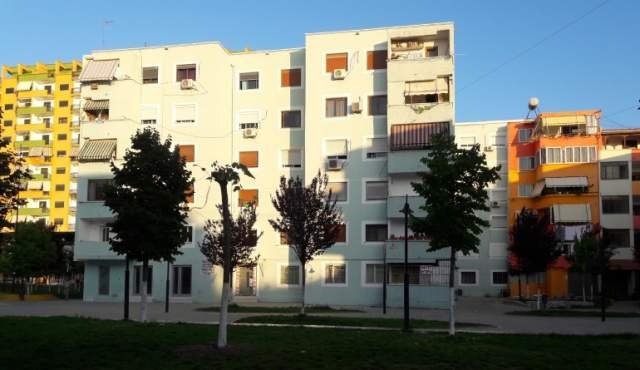 Në Parkun Qendror të Fierit, shtëpia shitet për biznes