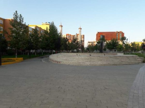 Në Parkun Qendror të Fierit, shtëpia shitet për biznes