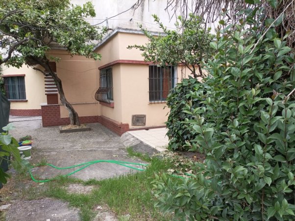 Tirane, jepet me qera shtepi private 2+1  120 m2+oborr per parking,Kati 0, 450 €