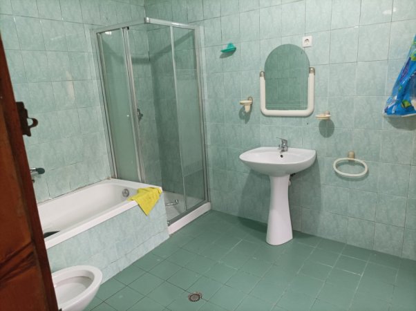 Tirane, jepet me qera shtepi private 2+1  120 m2+oborr per parking,Kati 0, 450 €
