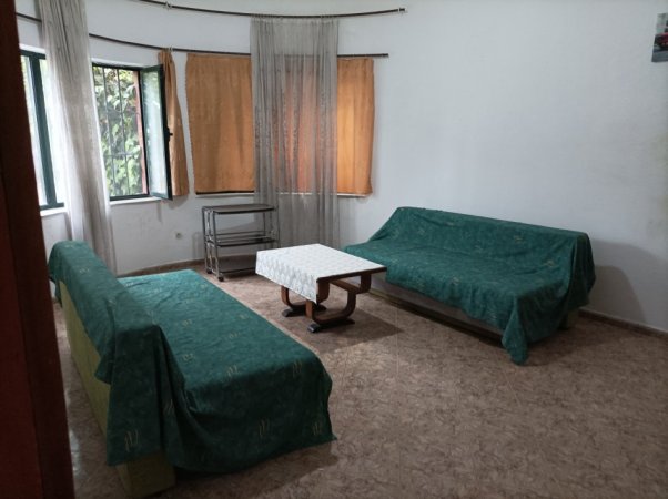Tirane, jepet me qera shtepi private 2+1  120 m2+oborr per parking,Kati 0, 450 €