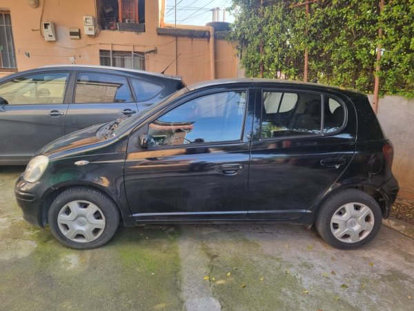 Tirane, shes makine Toyota Yaris 1.4 Viti 2004 Nafte, e zeze manuale Kondicioner 2.500 €