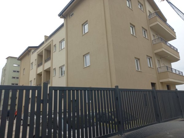 Tirane,Me Qera, mundësi Investimi për shfrytëzim me Qera Ditore/Airbnb, 12-apartament, tip 1+1, kat 2 e  3 nga toka, në palla ri, rr."Jashar Erebara" pranë Bulevardit të Ri/ e bllokut Magazinave "Siri Kodra", 2-km/30min në këmbë (10min auto) nga qendra / sheshi "Skënderbej" Tirane