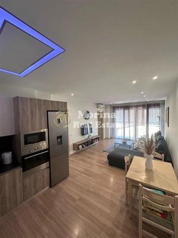 Tirane, jepet me qera apartament 2+1+Ballkon Kati 4, 97 m² 800 € (Zogu i Zi)
