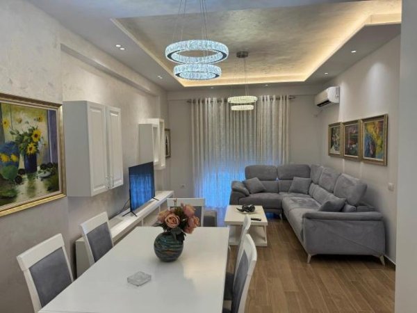 Tirane, jepet me qera apartament 2+1+Ballkon Kati 3, 100 m² 600 € (Spitali Amerikan 3- Kompleksi Golden Park)