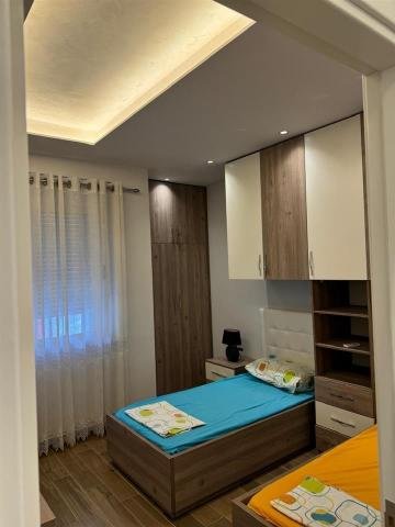 Tirane, jepet me qera apartament 2+1+Ballkon Kati 3, 100 m² 600 € (Spitali Amerikan 3- Kompleksi Golden Park)