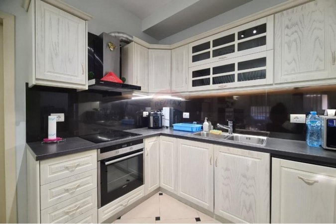 Tirane, jepet me qera apartament 2+1 Kati 6, 118 m² 500 € (Yzberisht &#039;KMY&#039;)