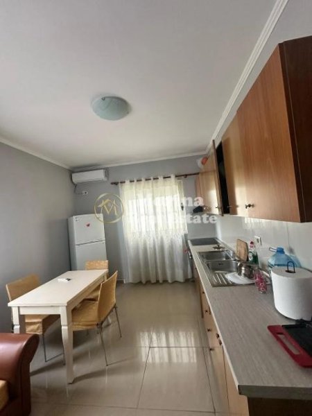 Tirane, jepet me qera apartament 2+1 Kati 3, 90 m² 400 € (JORDAN MISJA)