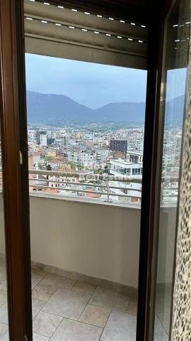 Tirane, jepet me qera apartament 1+1+Ballkon Kati 15, 60 m² 700 € (Qender-Rruga Qemal Stafa)