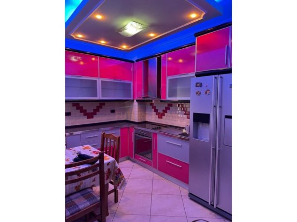 Tirane, jepet me qera apartament 2+1 Kati 3, 118 m² 500 € (Selitë)