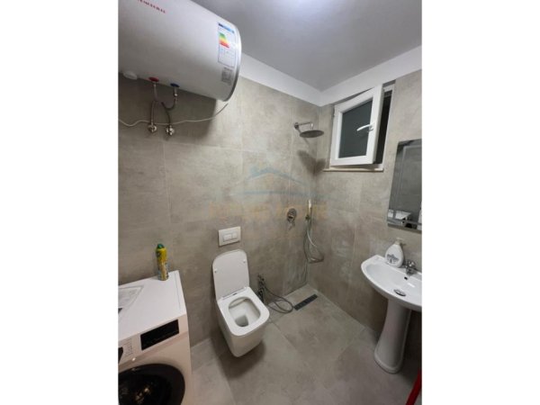 Tirane, jepet me qera apartament 2+1 Kati 1, 90 m² 400 € (Prane shkolles se Bashkuar Tirane)
