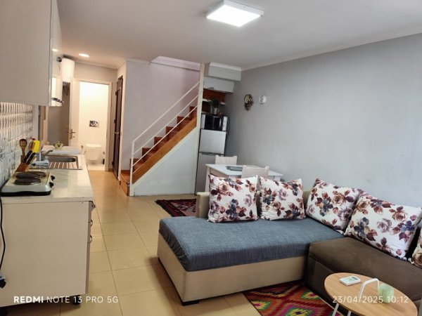 Tirane, jepet me qera apartament duplex 1+1 Kati 1, 50 m² 400 € (Pazari i ri)