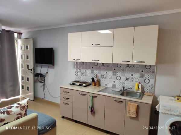 Tirane, jepet me qera apartament duplex 1+1 Kati 1, 50 m² 400 € (Pazari i ri)
