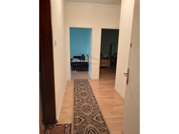 Tirane, jepet me qera apartament 2+1 Kati 3, 65 m² 500 € (Rruga Hoxha Tahsim)