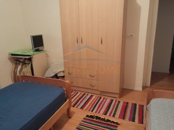 Tirane, jepet me qera apartament 2+1 Kati 3, 65 m² 500 € (Rruga Hoxha Tahsim)