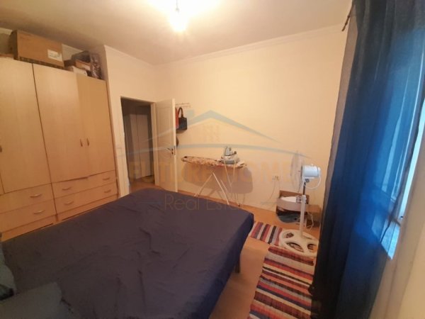 Tirane, jepet me qera apartament 2+1 Kati 3, 65 m² 500 € (Rruga Hoxha Tahsim)