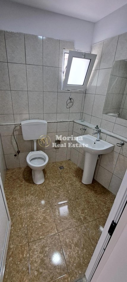 Tirane, jepet me qera apartament 1+1 Kati 1, 65 m² 400 € (Rruga e Dibres)