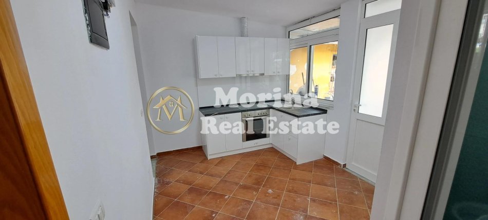 Tirane, jepet me qera apartament 1+1 Kati 1, 65 m² 400 € (Rruga e Dibres)