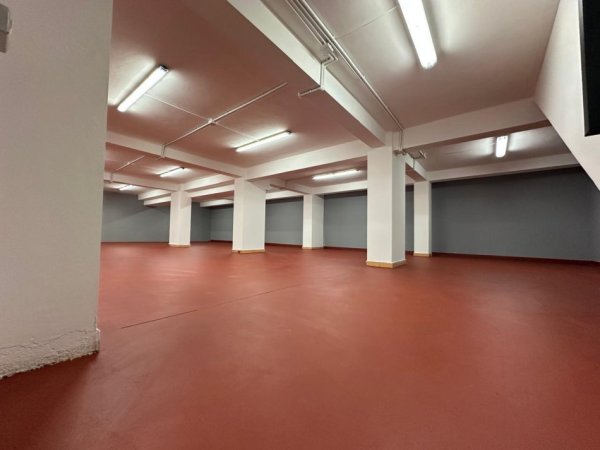 Tirane, shitet zyre Kati 0, 390 m² 350.000 € (SHKOLLA E KUQE RRUGA RIZA CEROVA)