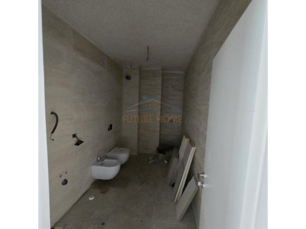 Tirane, shitet apartament 2+1+Ballkon Kati 2, 109 m² 196.200 € (Bulevardi i Ri)