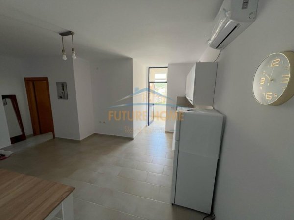 Tirane, jepet me qera apartament 1+1 Kati 7, 60 m² 600 € (Bulevardi Bajram Curri)