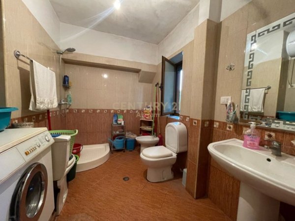 Tirane, shitet apartament 2+1 Kati 3, 118 m² 175.000 € (MATERNITETI I RI)