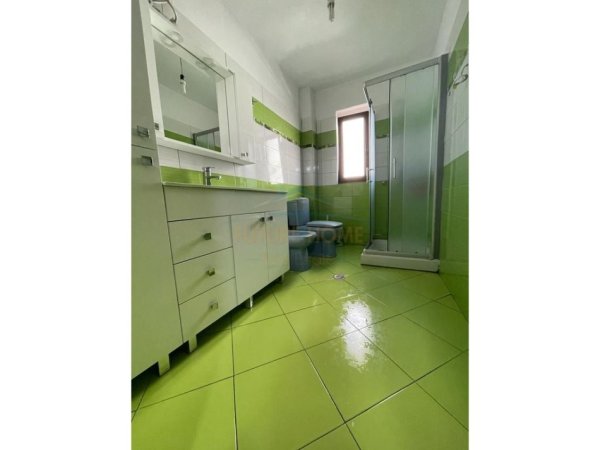 Tirane, jepet me qera apartament 2+1 Kati 5, 80 m² 600 € (mine peza)