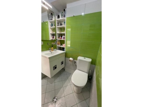 Tirane, jepet me qera apartament 2+1 Kati 5, 80 m² 600 € (mine peza)