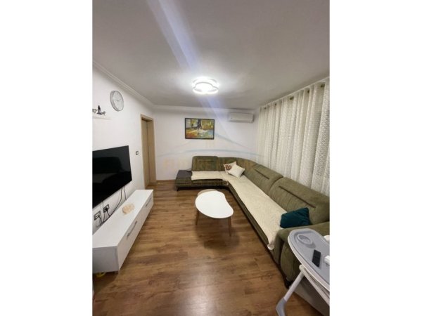 Tirane, jepet me qera apartament 2+1 Kati 5, 80 m² 600 € (mine peza)