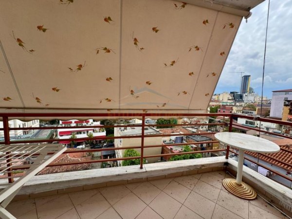 Tirane, jepet me qera apartament 1+1 Kati 6, 67 m² 650 € (Rruga e Bogdanve)