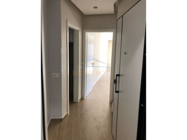 Tirane, jepet me qera apartament Kati 1, 50 m² 400 € (pazari i ri te luxor 3)