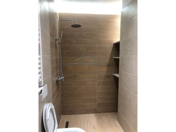 Tirane, jepet me qera apartament Kati 1, 50 m² 400 € (pazari i ri te luxor 3)