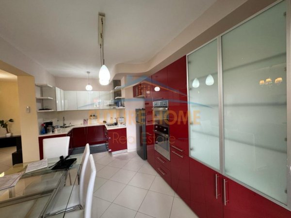 Tirane, jepet me qera apartament 2+1 Kati 2, 85 m² 750 € (Komuna e Parisit)