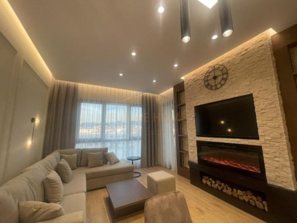 Tirane, jepet me qera 1+1 Kati 5, 76 m² 850 € (Rruga e Kavajes, Kompleksi Square21)