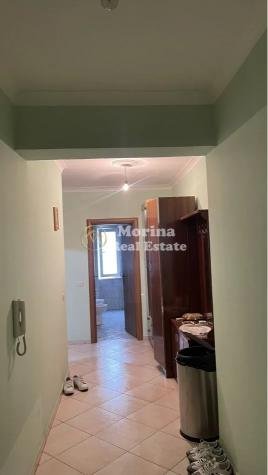 Tirane, jepet me qera apartament 1+1+Ballkon Kati 4, 74 m² 350 € (Kthesa e Kamzes)
