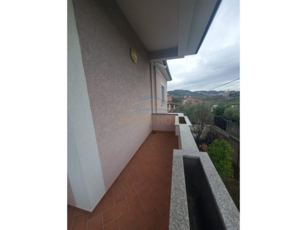Qera, Vilë 2-Katëshe, Sauk, Tiranë