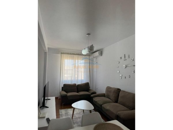 Tirane, jepet me qera 2+1 Kati 8, 80 m² 600 € (Ish Parku Autobuzave)