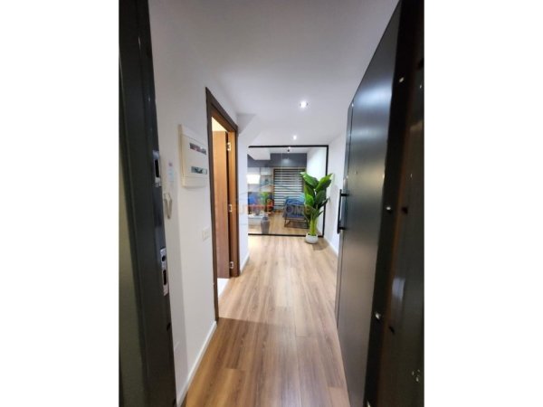 Tirane, jepet me qera apartament 1+1 Kati 11, 75 m² 1.000 € (Rruga e Kavajes)