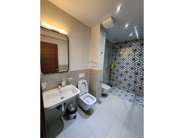 Tirane, jepet me qera apartament 1+1 Kati 11, 75 m² 1.000 € (Rruga e Kavajes)