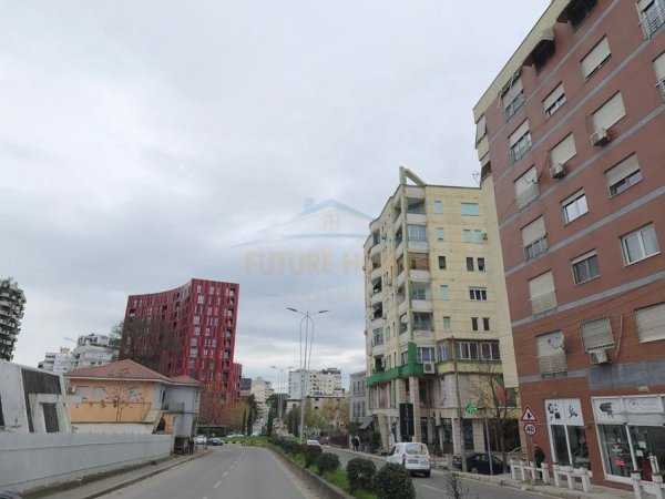 Tirane, jepet me qera apartament 2+1 Kati 2, 106 m² 700 € (Rruga e Elbasanit)