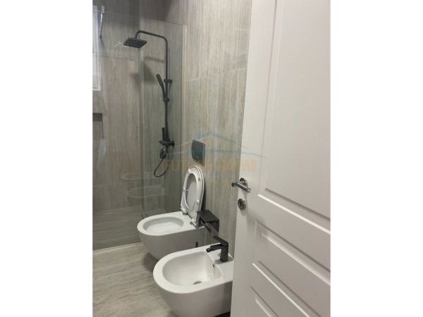 Tirane, jepet me qera apartament 1+1 , 65 m² 650 € (Bulevardi Zogu I)
