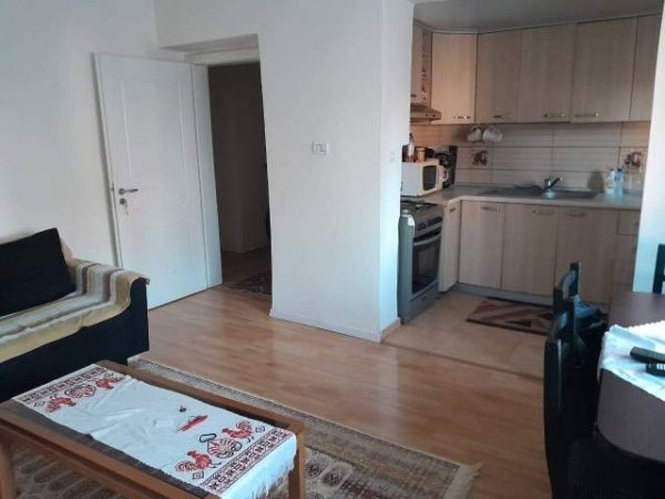 Tirane, jepet me qera apartament 2+1 Kati 3, 70 m² 500 € (Sheshi Shtraus , rruga Hoxha Tasim)