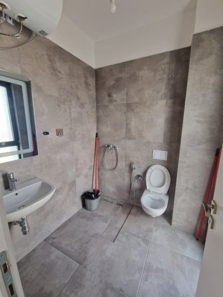 Tirane, jepet me qera garsonier Kati 11, 40 m² 350 € (Farmacia 10 , Rruga e Dibres)