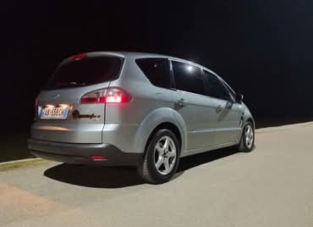 Vlore, shes makine Ford S-max Nafte, gri e erret automatik Klima 263.300 km 5.800 €