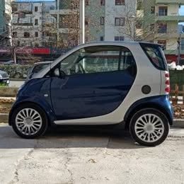 Vlore, shes makine Smart Fortwo Benzin, blu e errët automatik Kondicioner 220.000 km 2.800 €