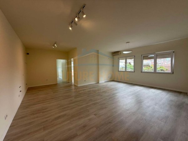 Tirane, shitet apartament 2+1+Ballkon Kati 2, 98 m² 162.000 € (Rruga Dritan Hoxha)