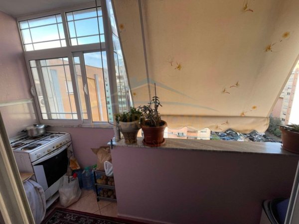Shitet, Apartament 2+1, Komuna e Parisit.