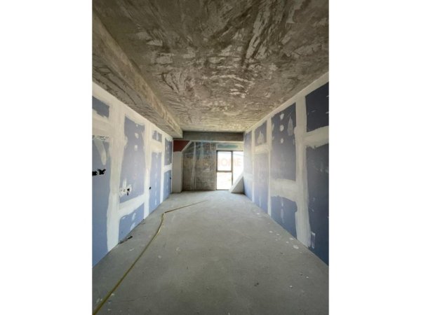 Shitet, Studio Apartament, Rruga e Kavajës, "Kompleksi Square 21"