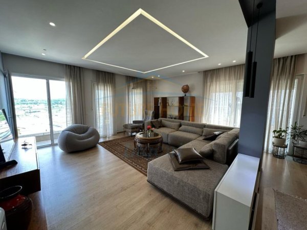 Tirane, shitet apartament+verande | Penthouse 3+1 Kati 6, 191 m² 365.000 € (LIQENI)