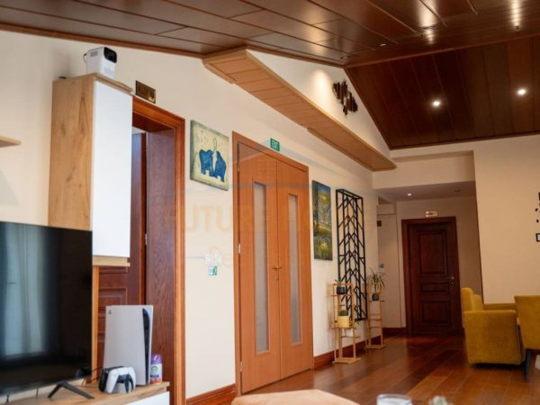 Shitet, Penthouse, Kodra e Diellit,Tiranë.